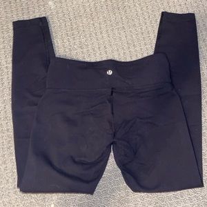 black lululemon leggings 🍋